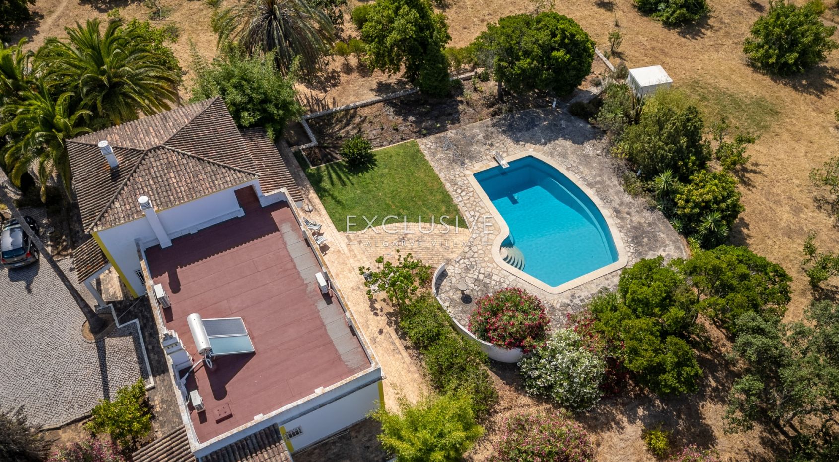 Quinta style property, plus ruin with 25960m2 plot, close to beaches, Alvor, Algarve