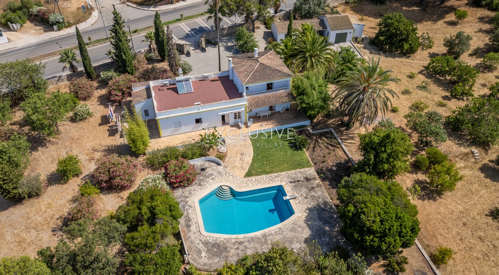 Quinta style property, plus ruin with 25960m2 plot, close to beaches, Alvor, Algarve