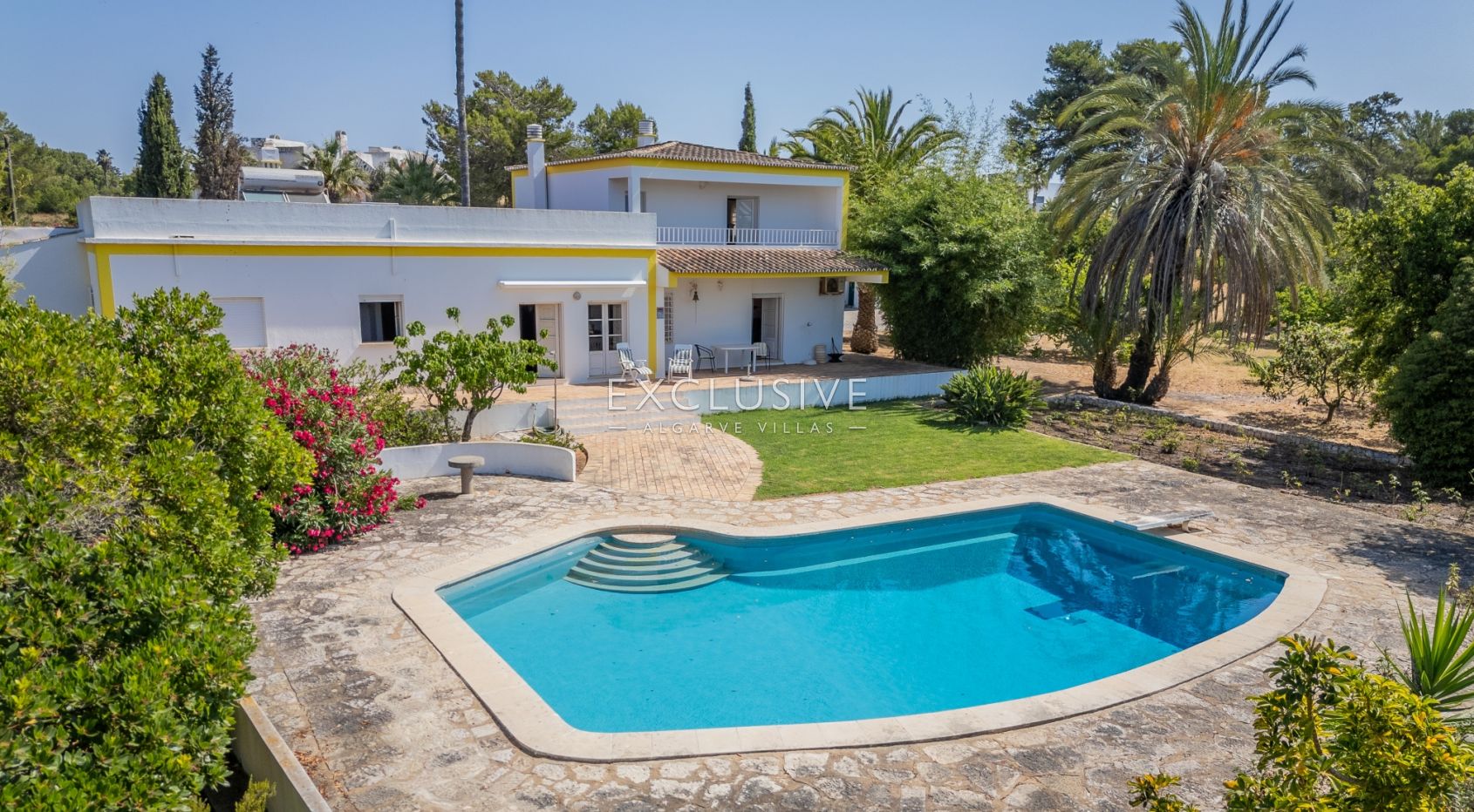 Quinta style property, plus ruin with 25960m2 plot, close to beaches, Alvor, Algarve