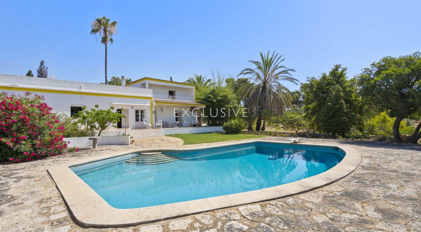 Quinta style property, plus ruin with 25960m2 plot, close to beaches, Alvor, Algarve