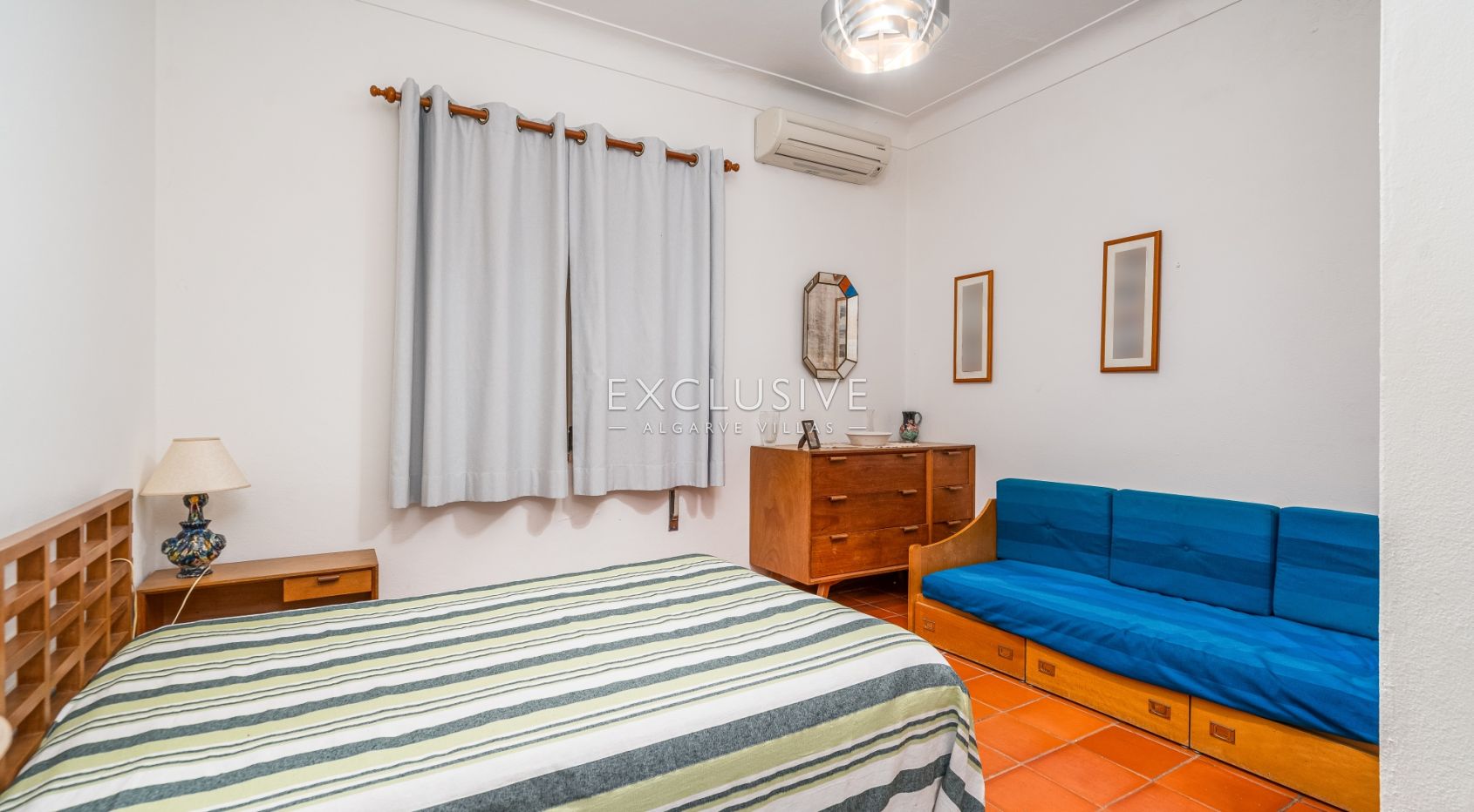 Quinta style property, plus ruin with 25960m2 plot, close to beaches, Alvor, Algarve