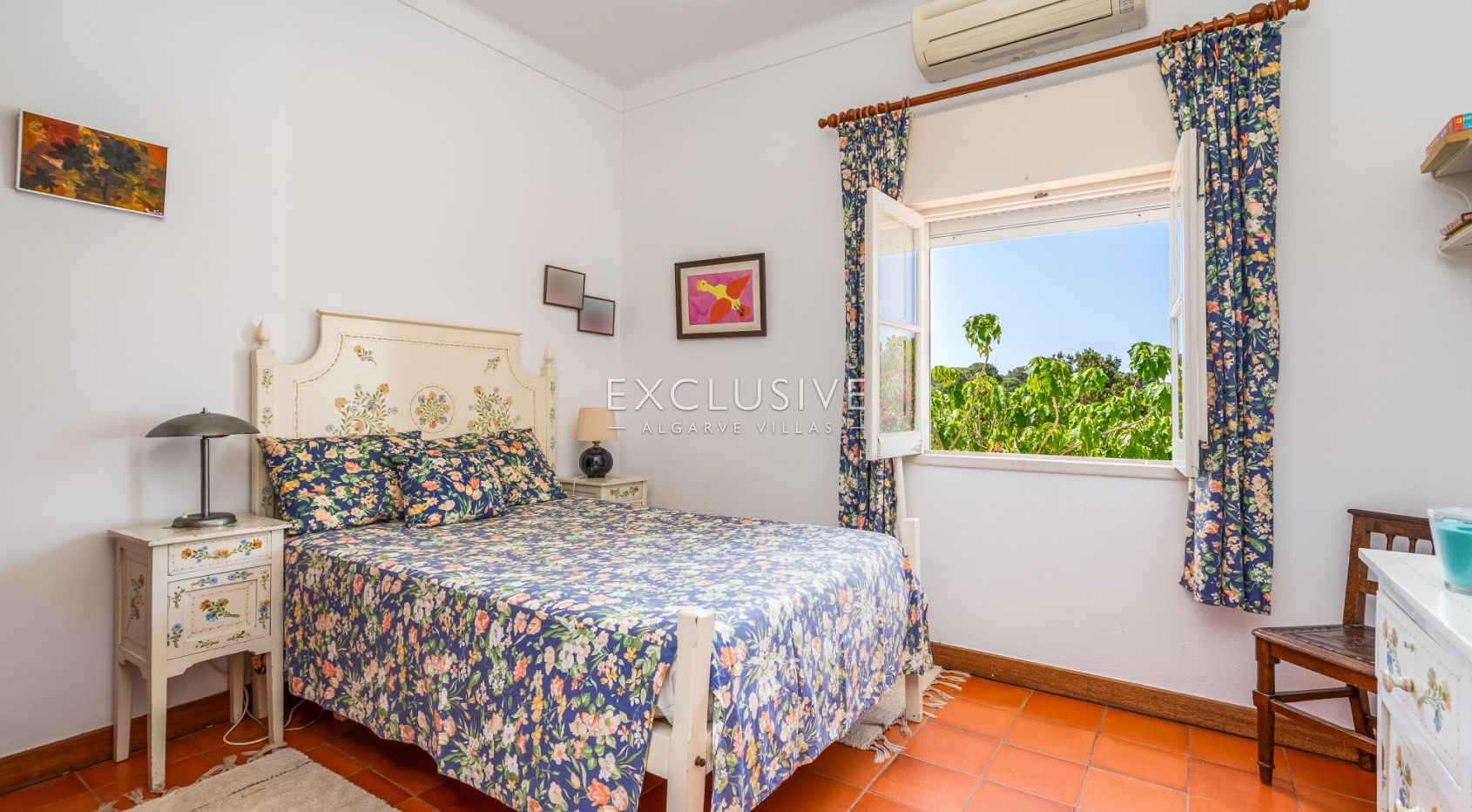 Quinta style property, plus ruin with 25960m2 plot, close to beaches, Alvor, Algarve