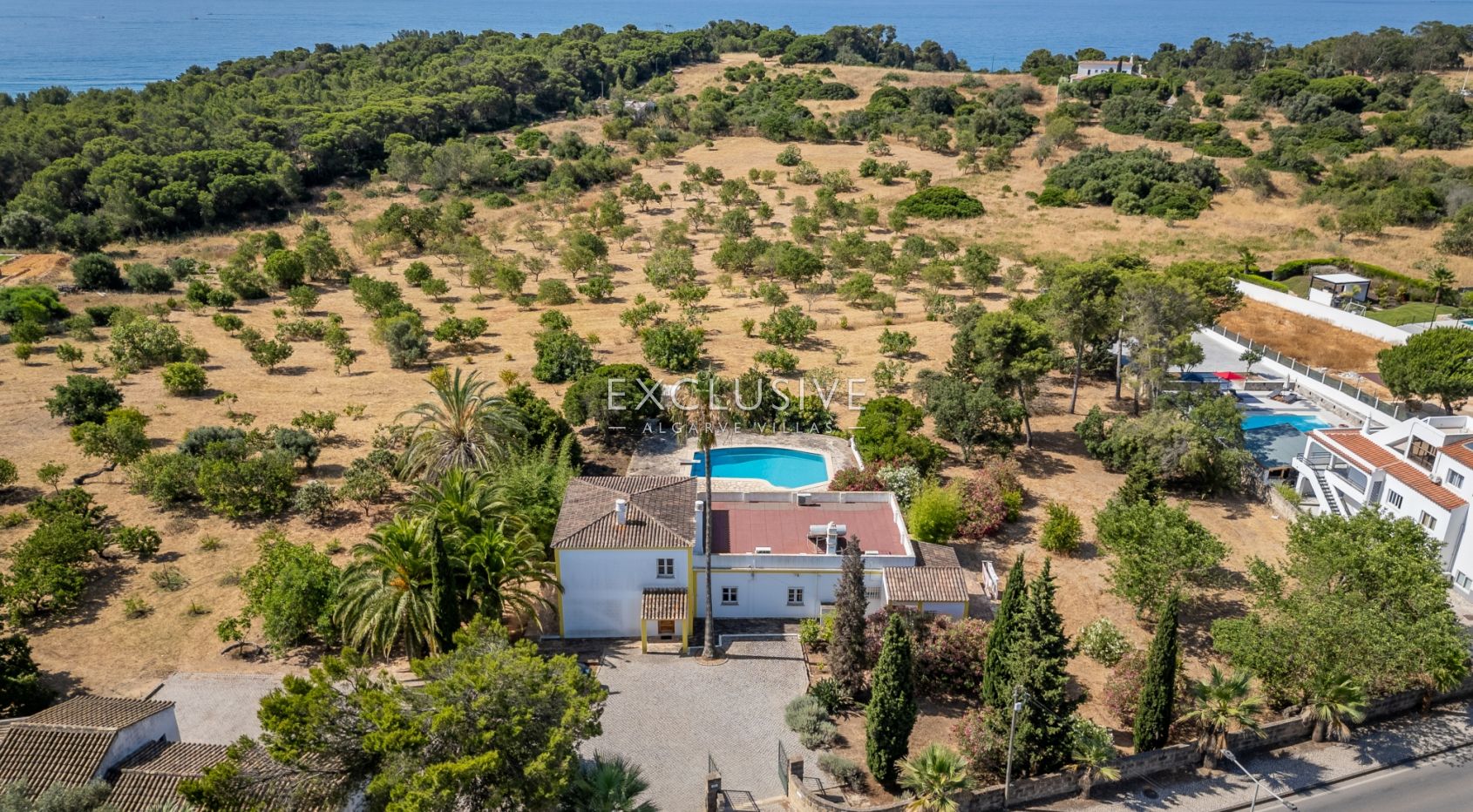 Quinta style property, plus ruin with 25960m2 plot, close to beaches, Alvor, Algarve