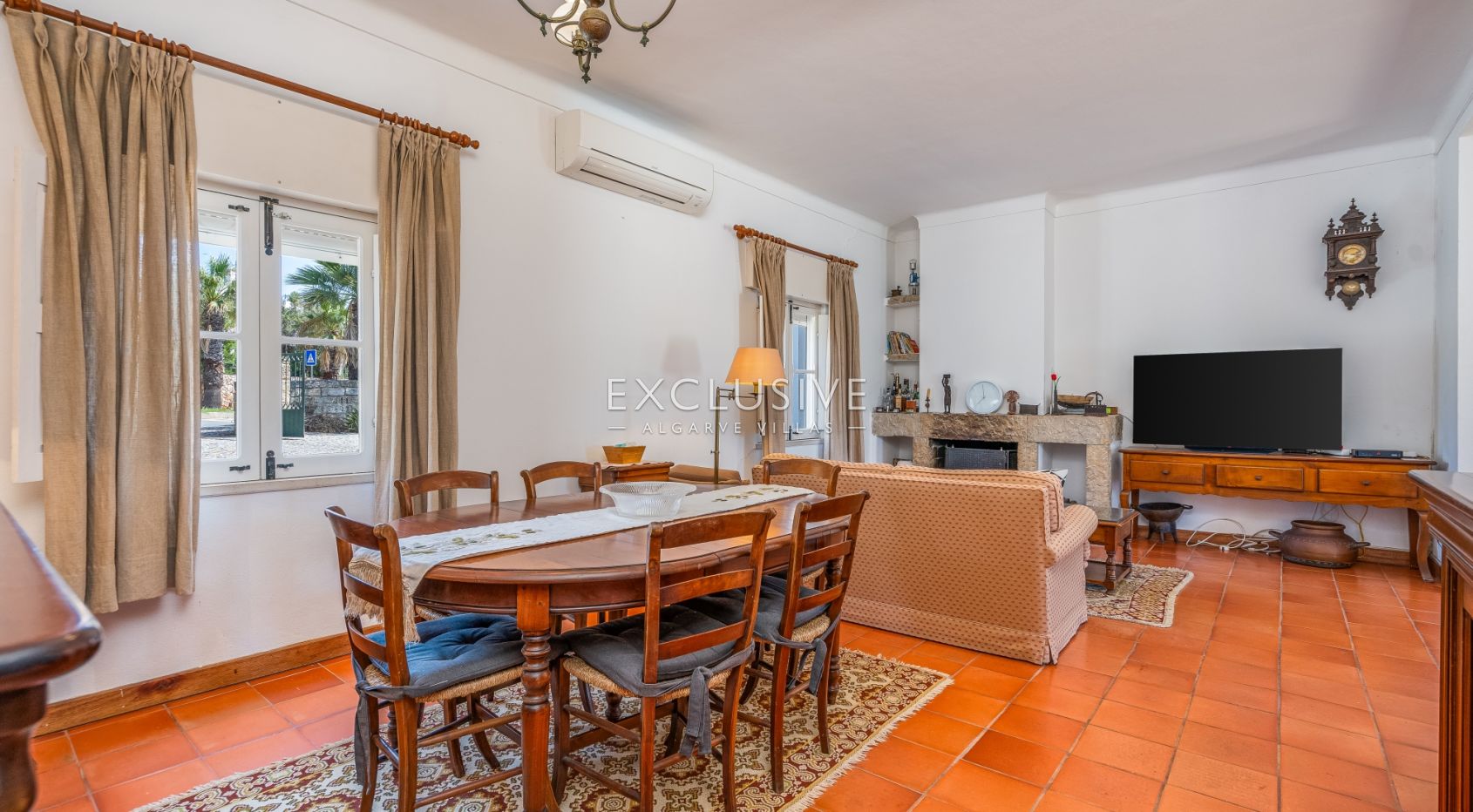 Quinta style property, plus ruin with 25960m2 plot, close to beaches, Alvor, Algarve