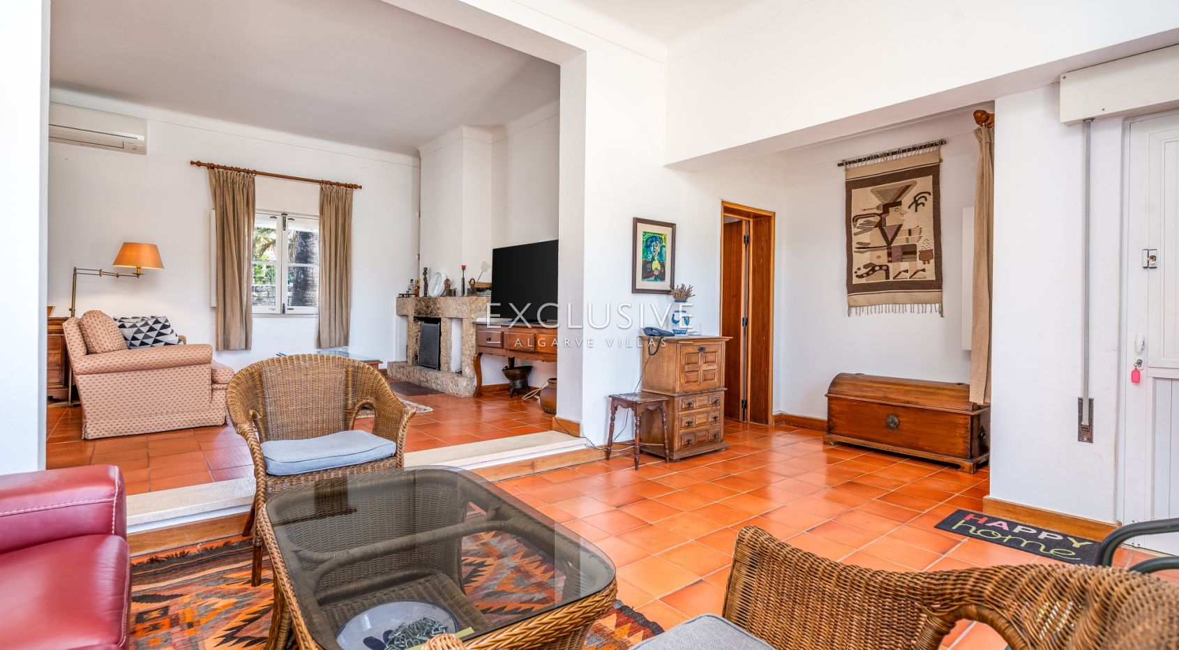 Quinta style property, plus ruin with 25960m2 plot, close to beaches, Alvor, Algarve
