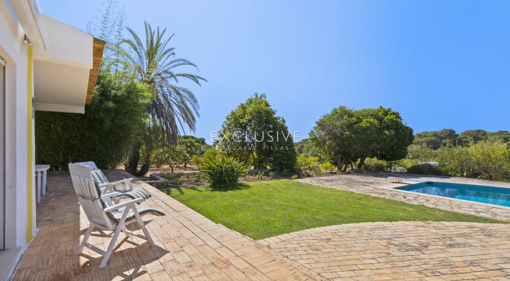Quinta style property, plus ruin with 25960m2 plot, close to beaches, Alvor, Algarve