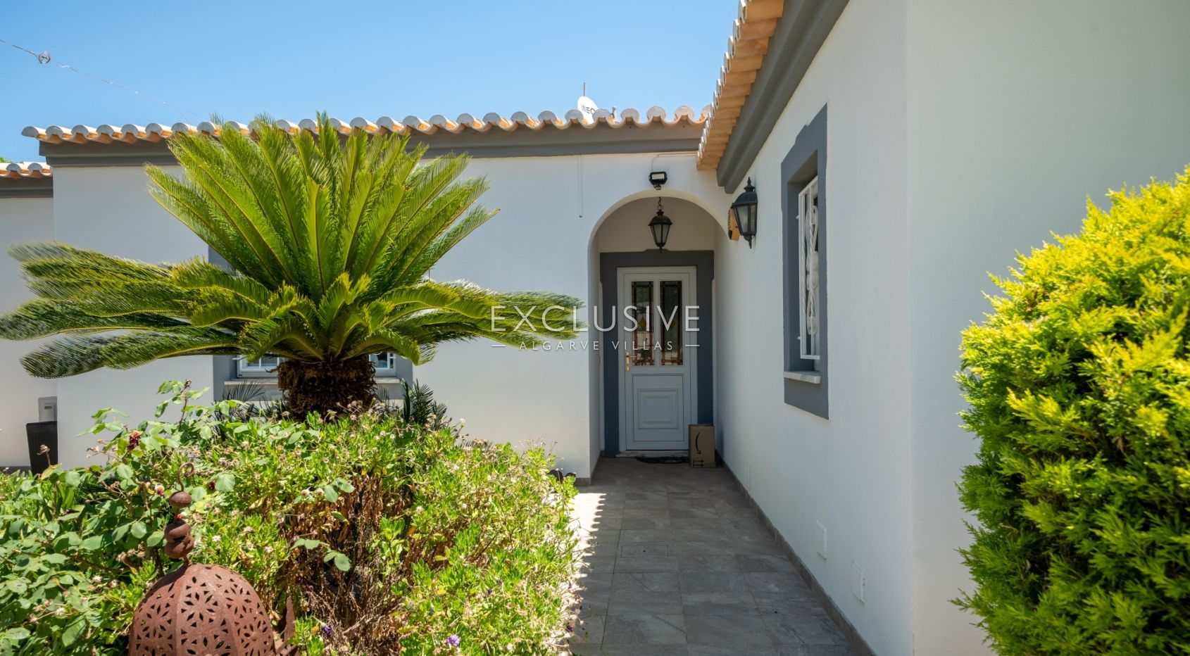 Moradia com 4 + 2 quartos e grande terreno a Carvoeiro