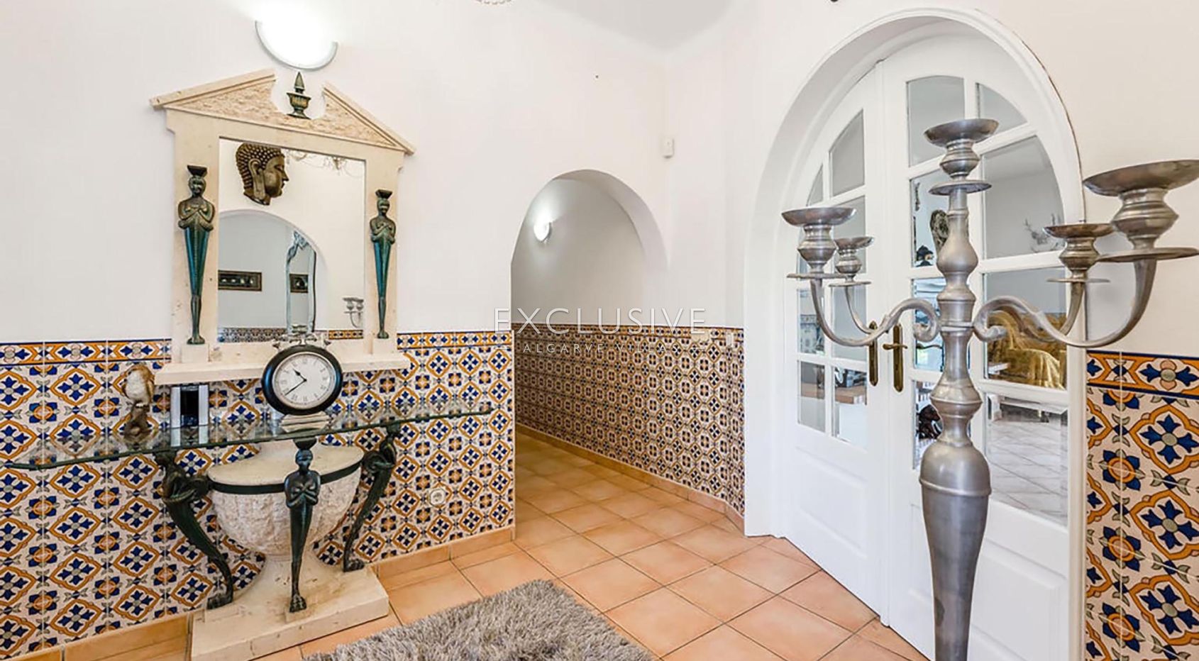 Moradia com 4 + 2 quartos e grande terreno a Carvoeiro