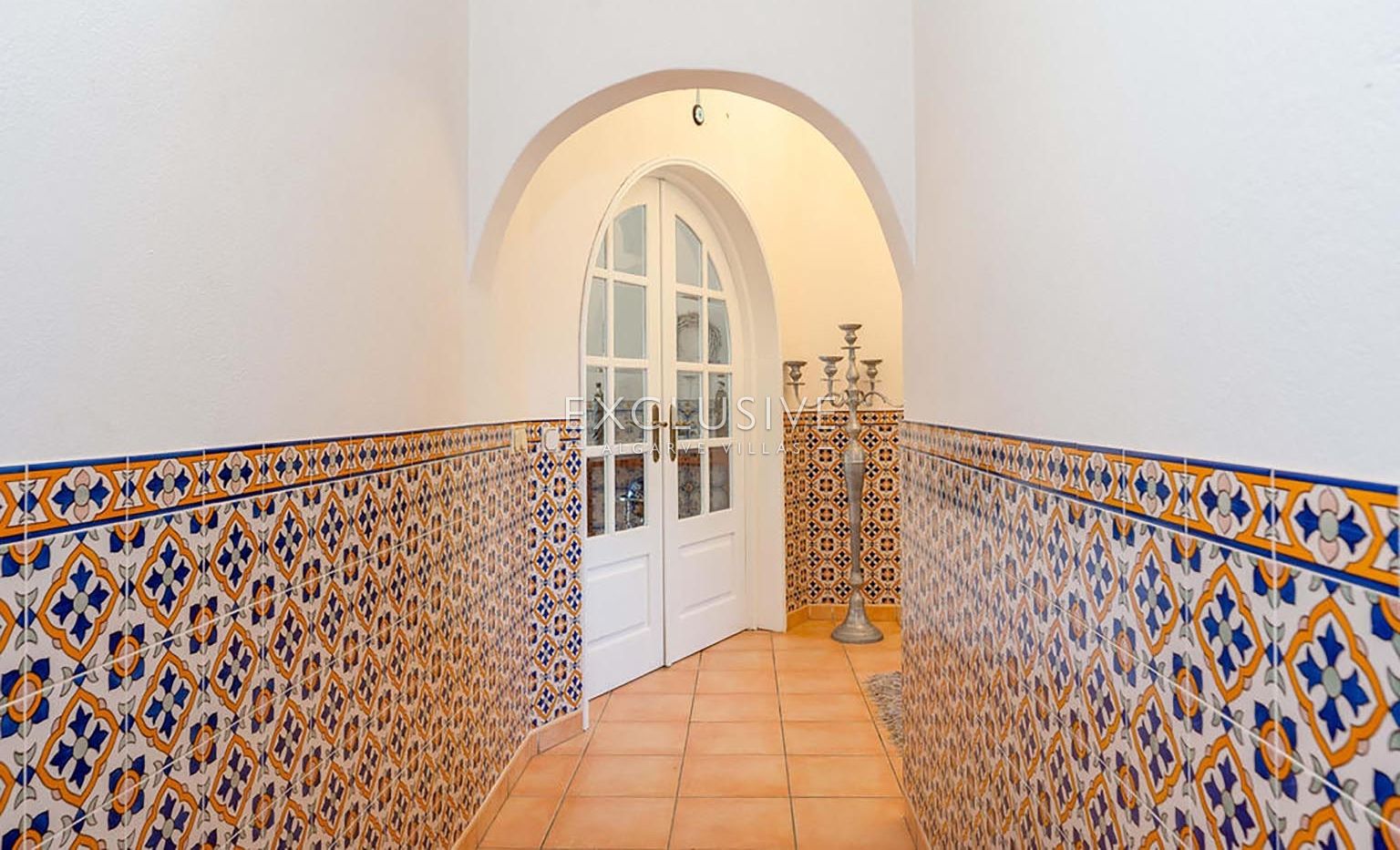 Moradia com 4 + 2 quartos e grande terreno a Carvoeiro