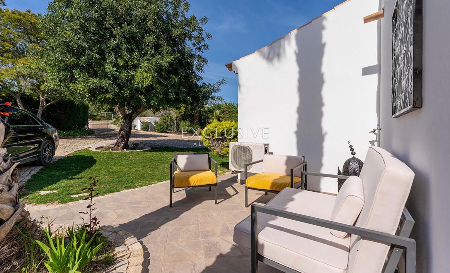 Moradia com 4 + 2 quartos e grande terreno a Carvoeiro