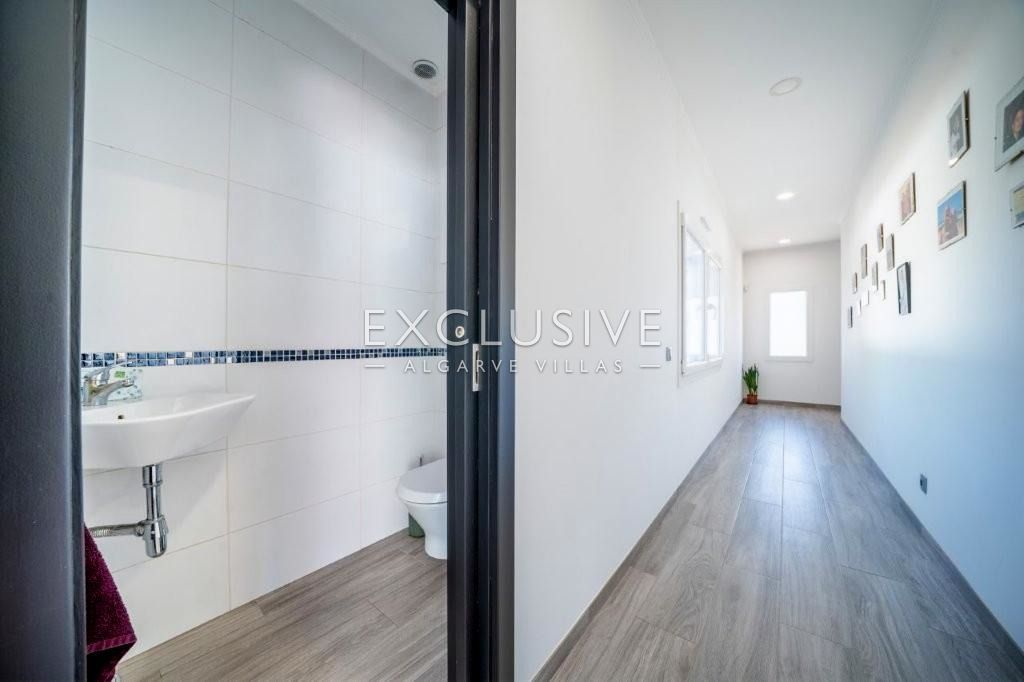 Moradia térrea moderna, 4 Quartos, Piscina Privada, Penina Golf, Portimão