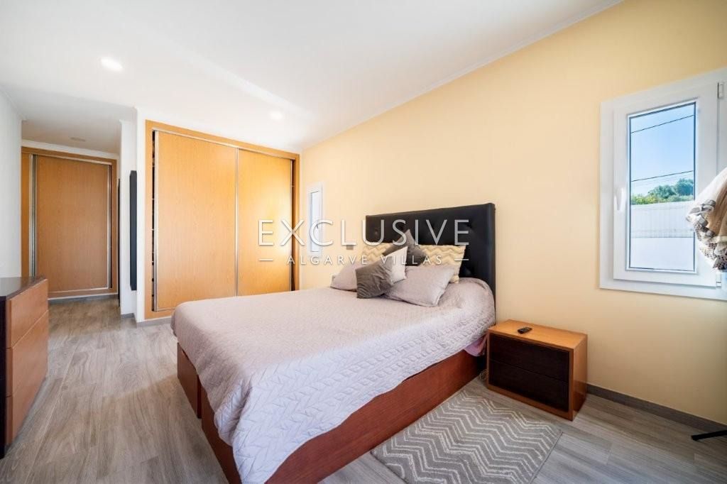 Moradia térrea moderna, 4 Quartos, Piscina Privada, Penina Golf, Portimão