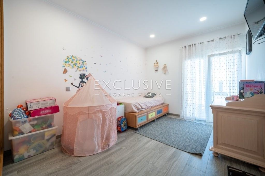 Moradia térrea moderna, 4 Quartos, Piscina Privada, Penina Golf, Portimão