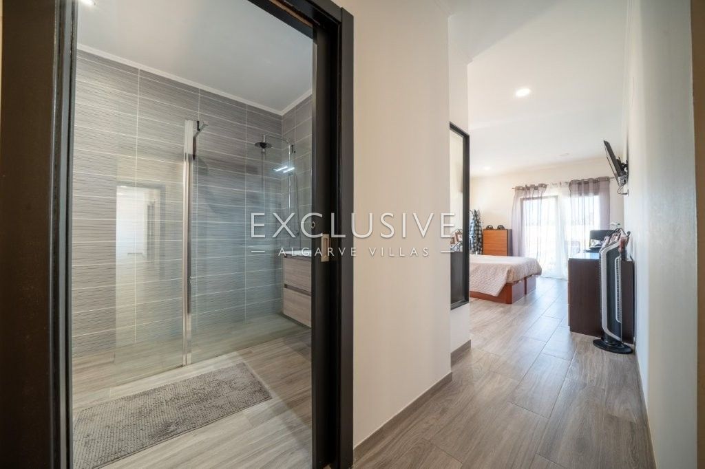 Moradia térrea moderna, 4 Quartos, Piscina Privada, Penina Golf, Portimão