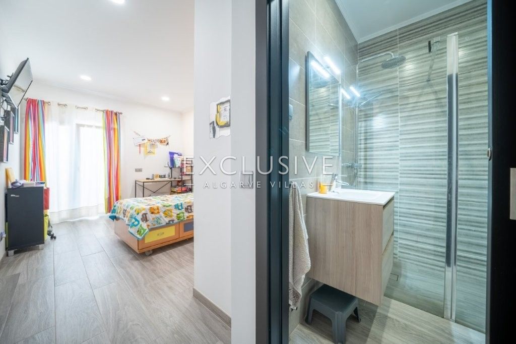 Moradia térrea moderna, 4 Quartos, Piscina Privada, Penina Golf, Portimão