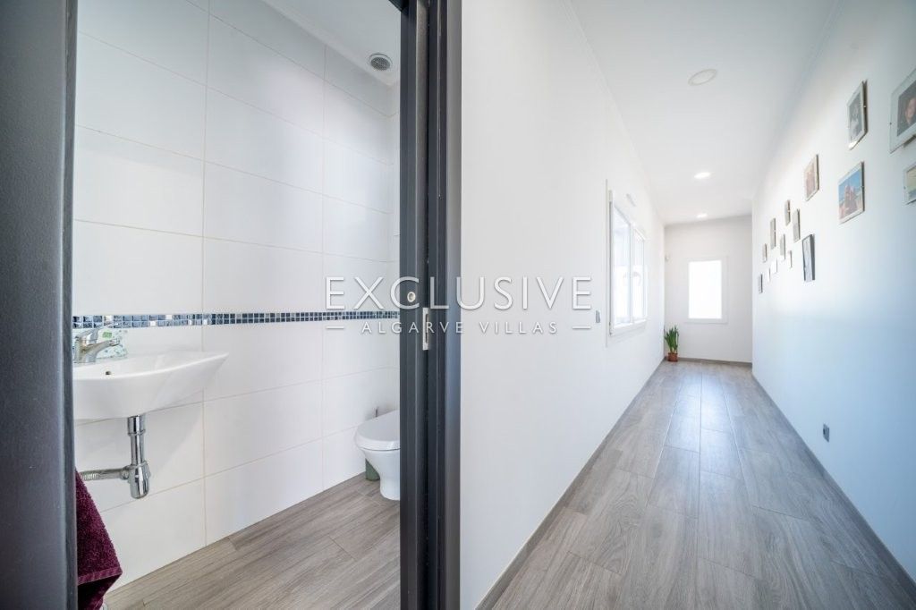 Moradia térrea moderna, 4 Quartos, Piscina Privada, Penina Golf, Portimão