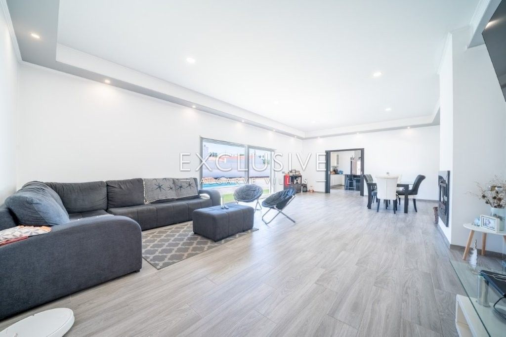 Moradia térrea moderna, 4 Quartos, Piscina Privada, Penina Golf, Portimão