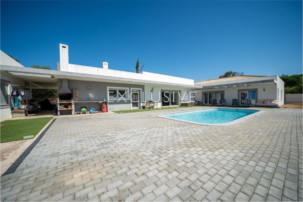 Moradia térrea moderna, 4 Quartos, Piscina Privada, Penina Golf, Portimão