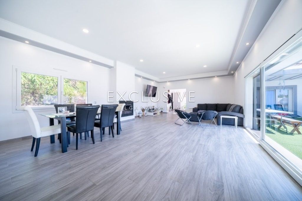 Moradia térrea moderna, 4 Quartos, Piscina Privada, Penina Golf, Portimão