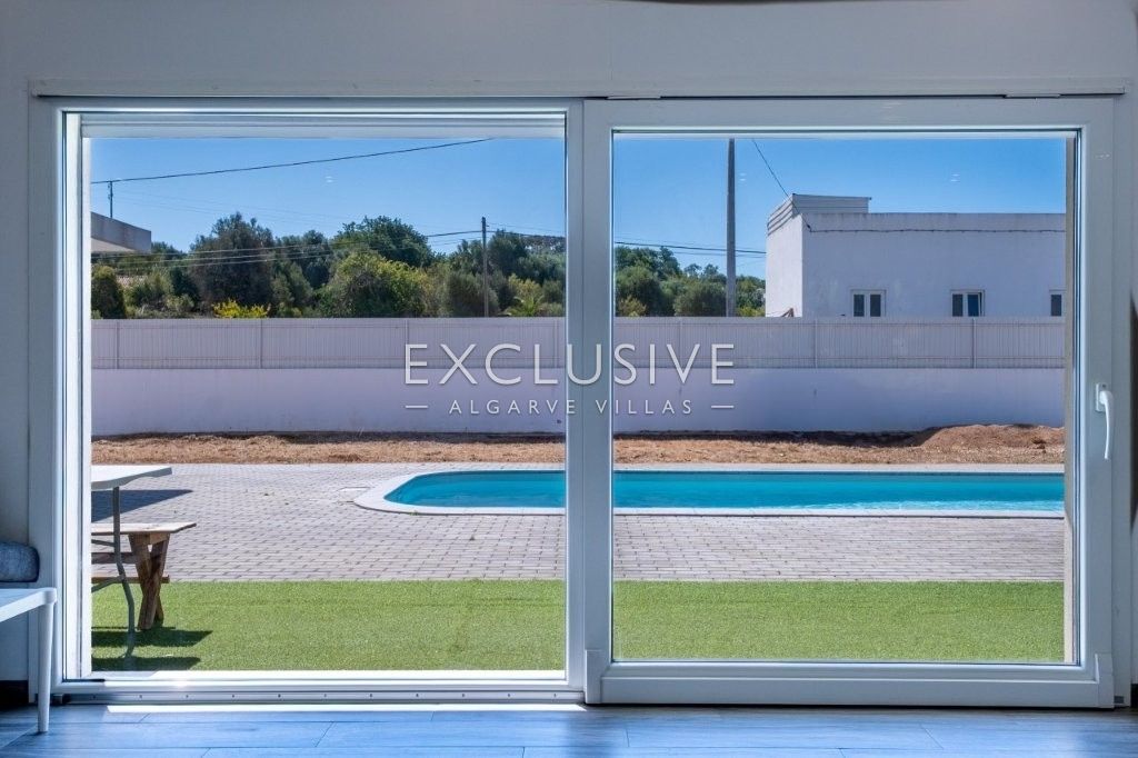 Moradia térrea moderna, 4 Quartos, Piscina Privada, Penina Golf, Portimão