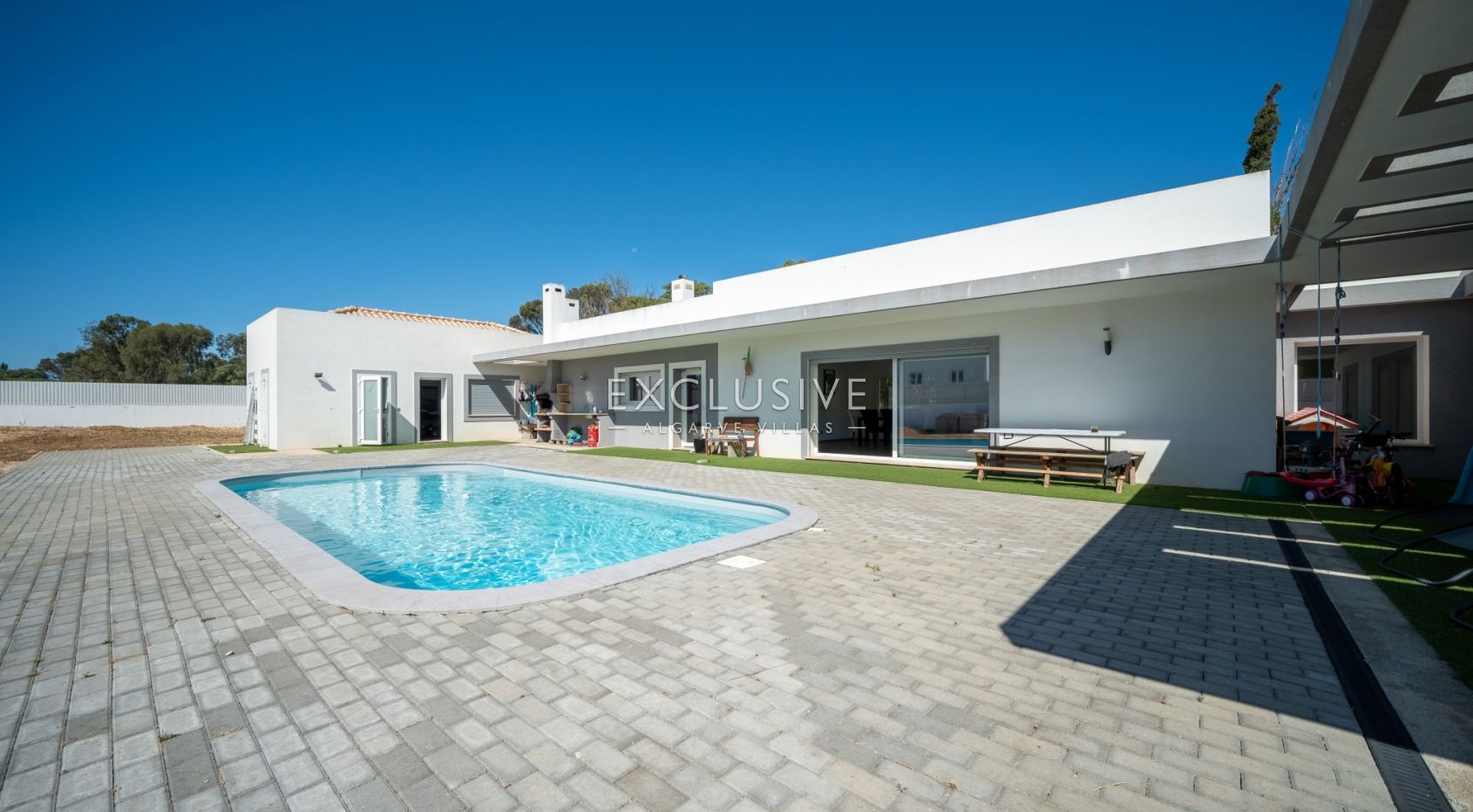 Moradia térrea moderna, 4 Quartos, Piscina Privada, Penina Golf, Portimão