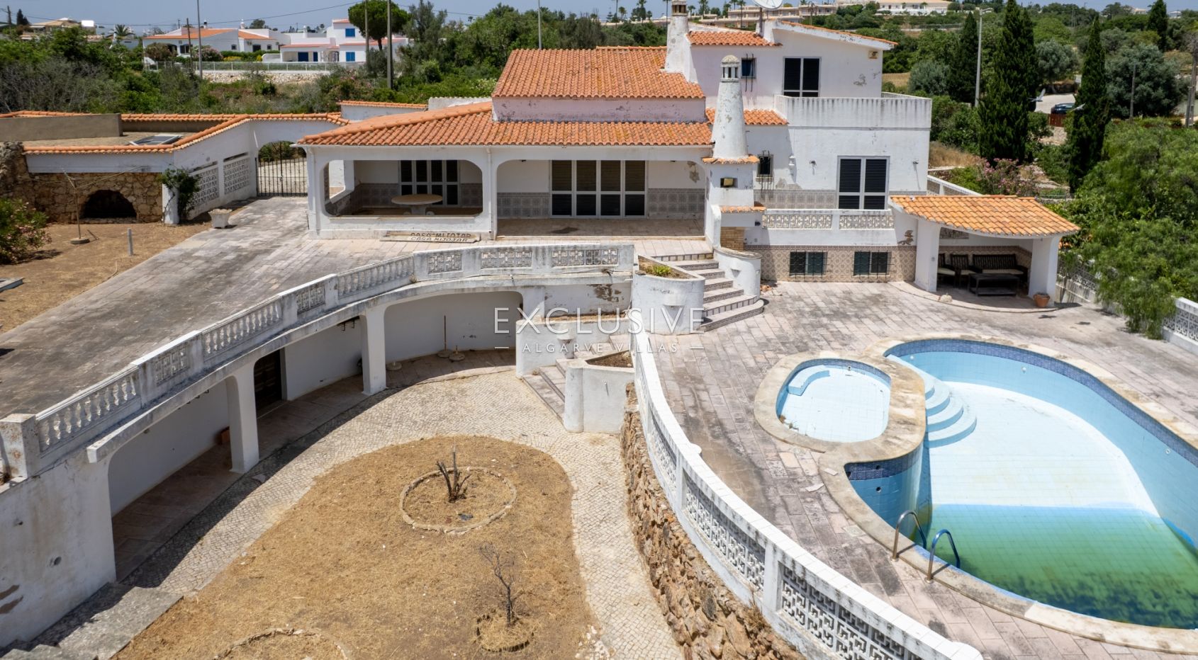 Villa on big plot near ocean in Carvoeiro, Algarve