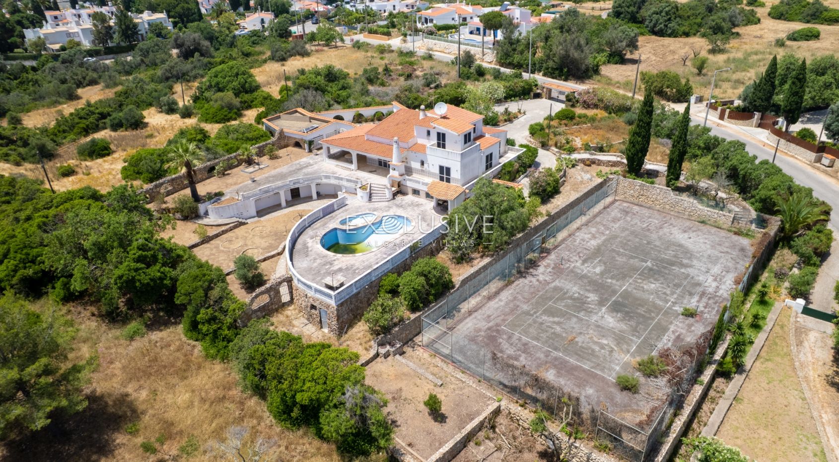 Villa on big plot near ocean in Carvoeiro, Algarve