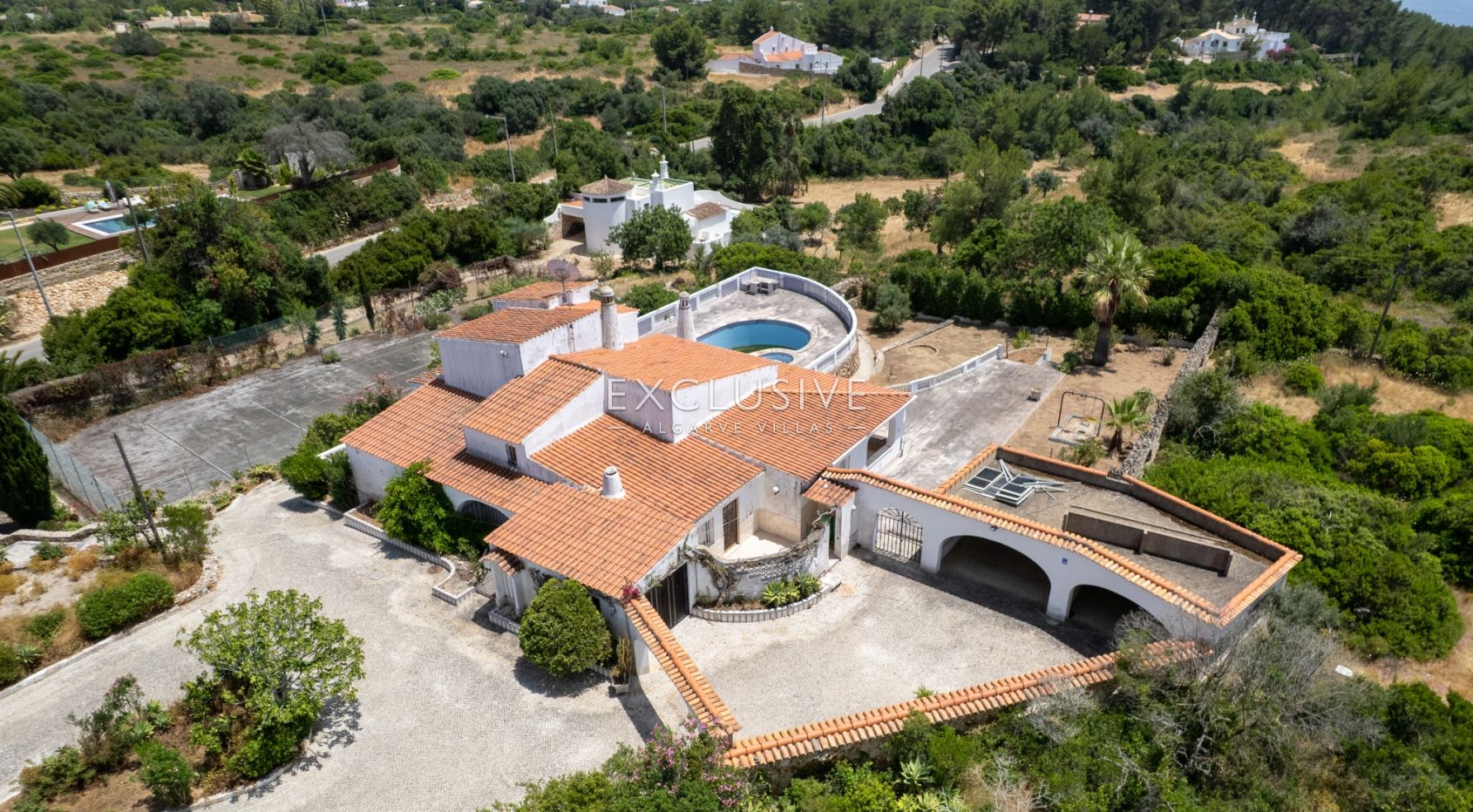 Villa on big plot near ocean in Carvoeiro, Algarve