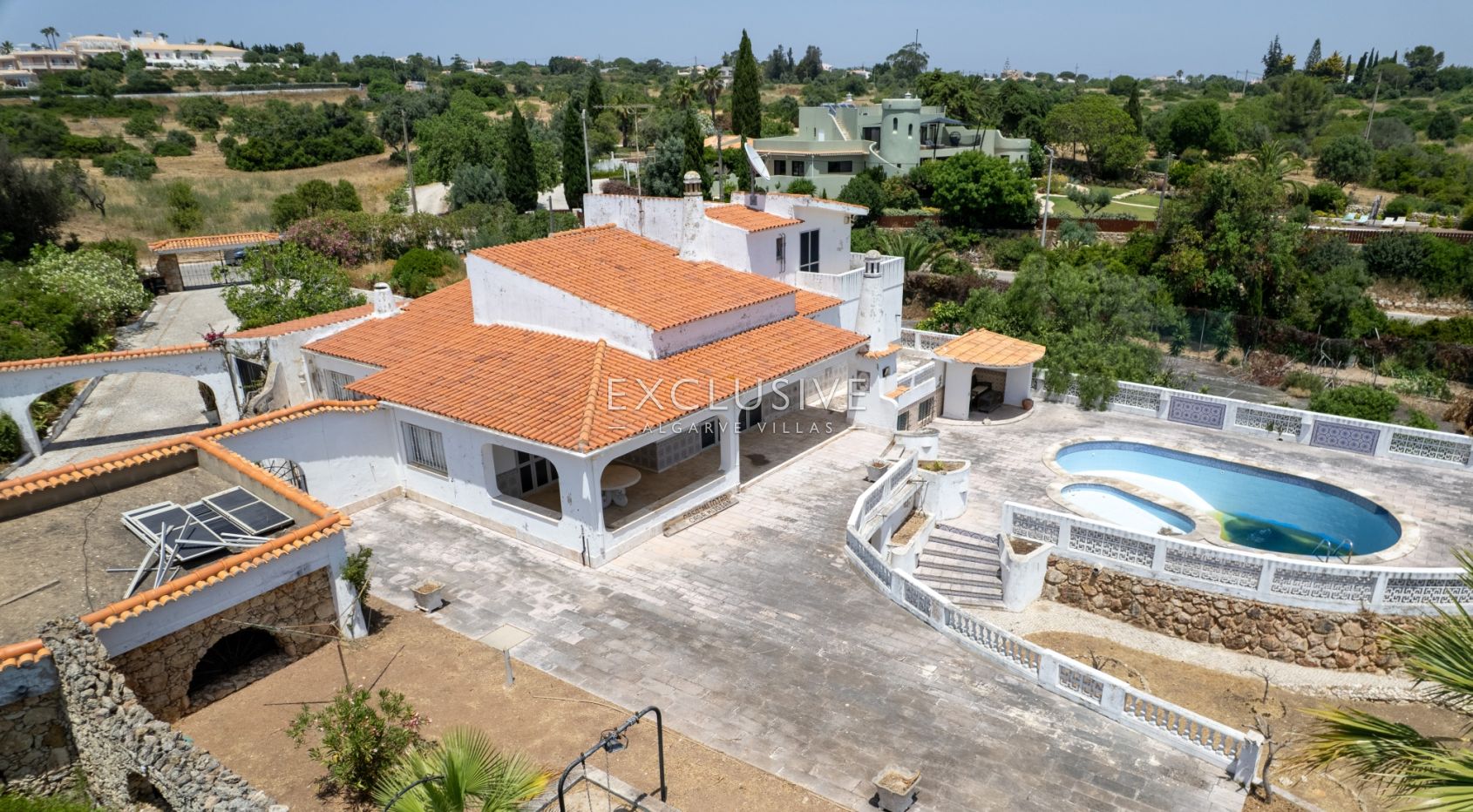 Villa on big plot near ocean in Carvoeiro, Algarve