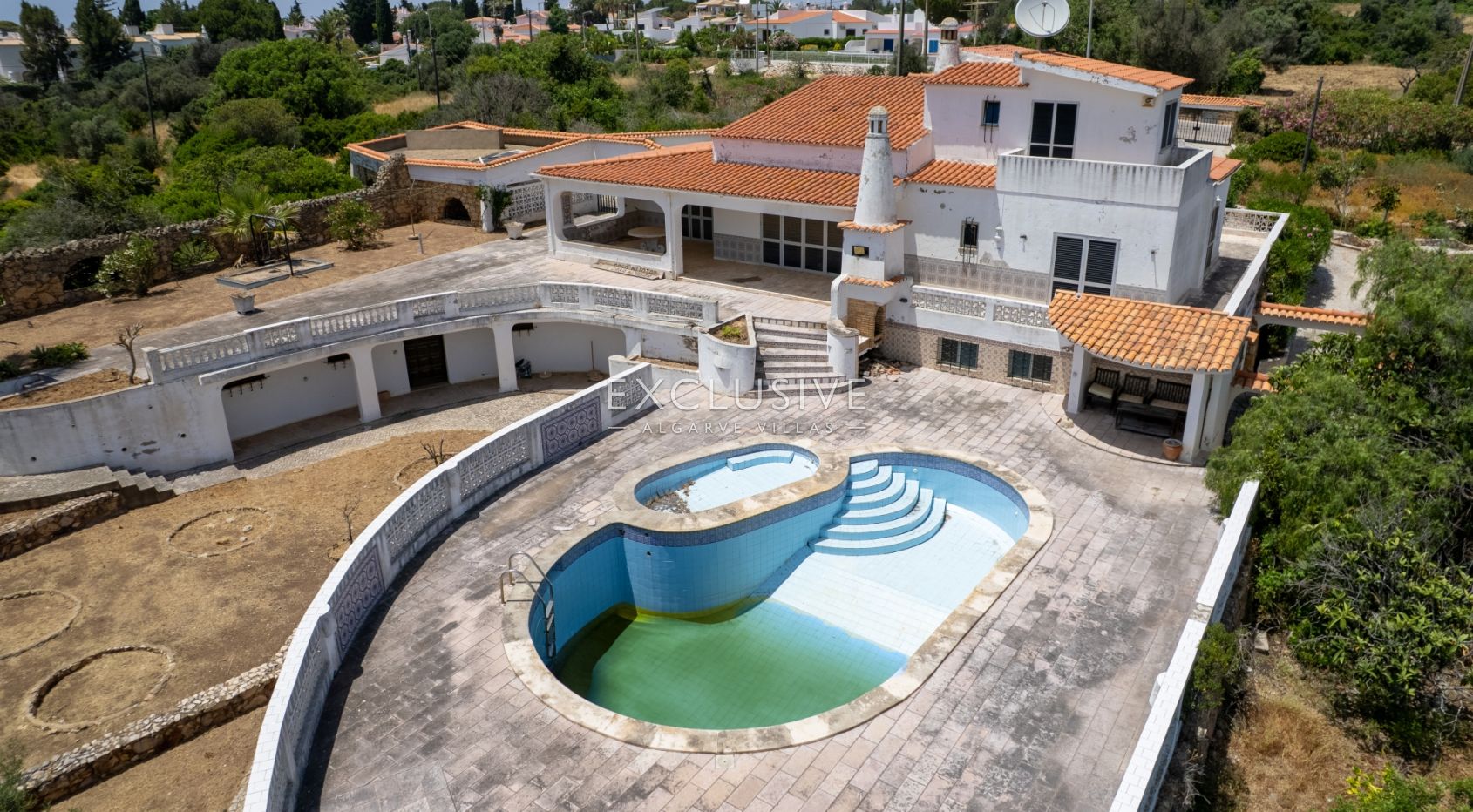 Villa on big plot near ocean in Carvoeiro, Algarve