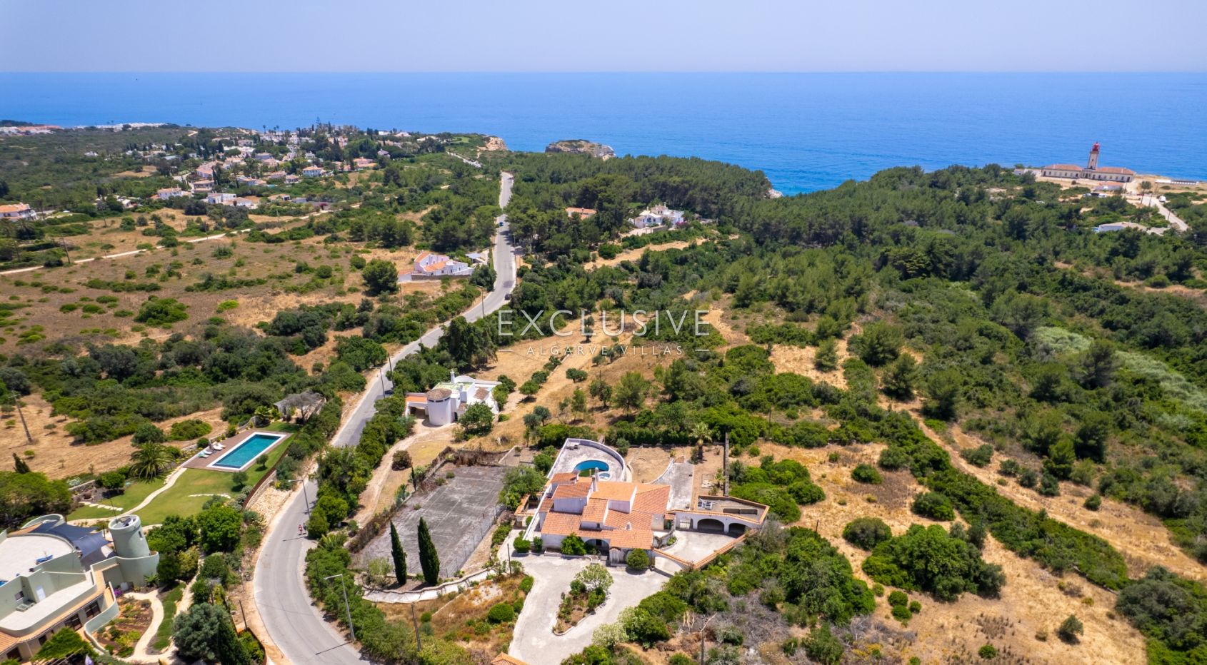 Villa on big plot near ocean in Carvoeiro, Algarve