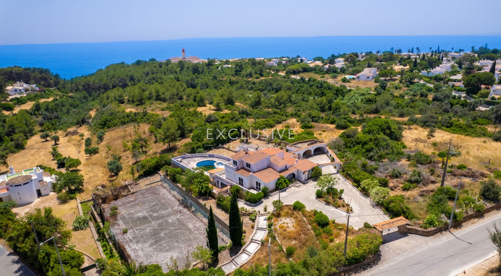 Villa on big plot near ocean in Carvoeiro, Algarve