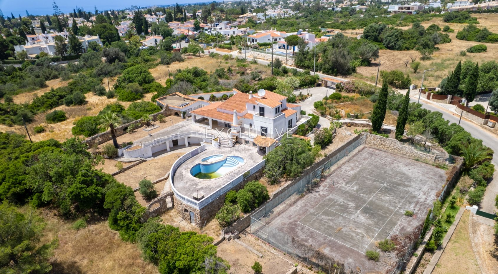 Villa on big plot near ocean in Carvoeiro, Algarve