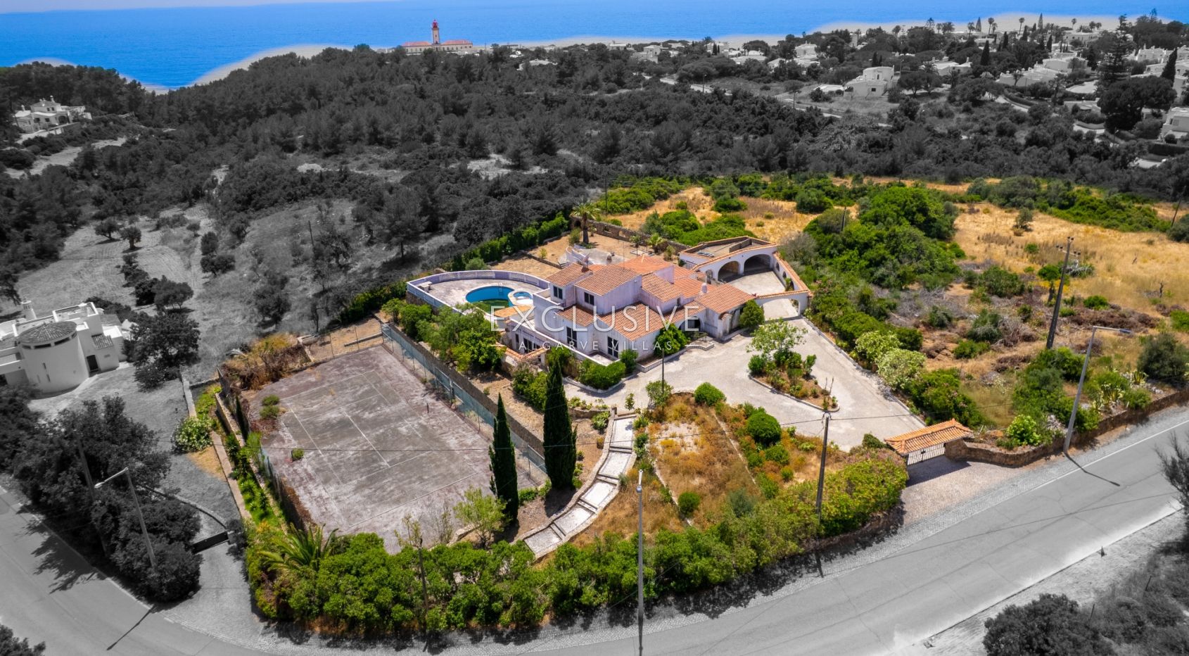 Villa on big plot near ocean in Carvoeiro, Algarve