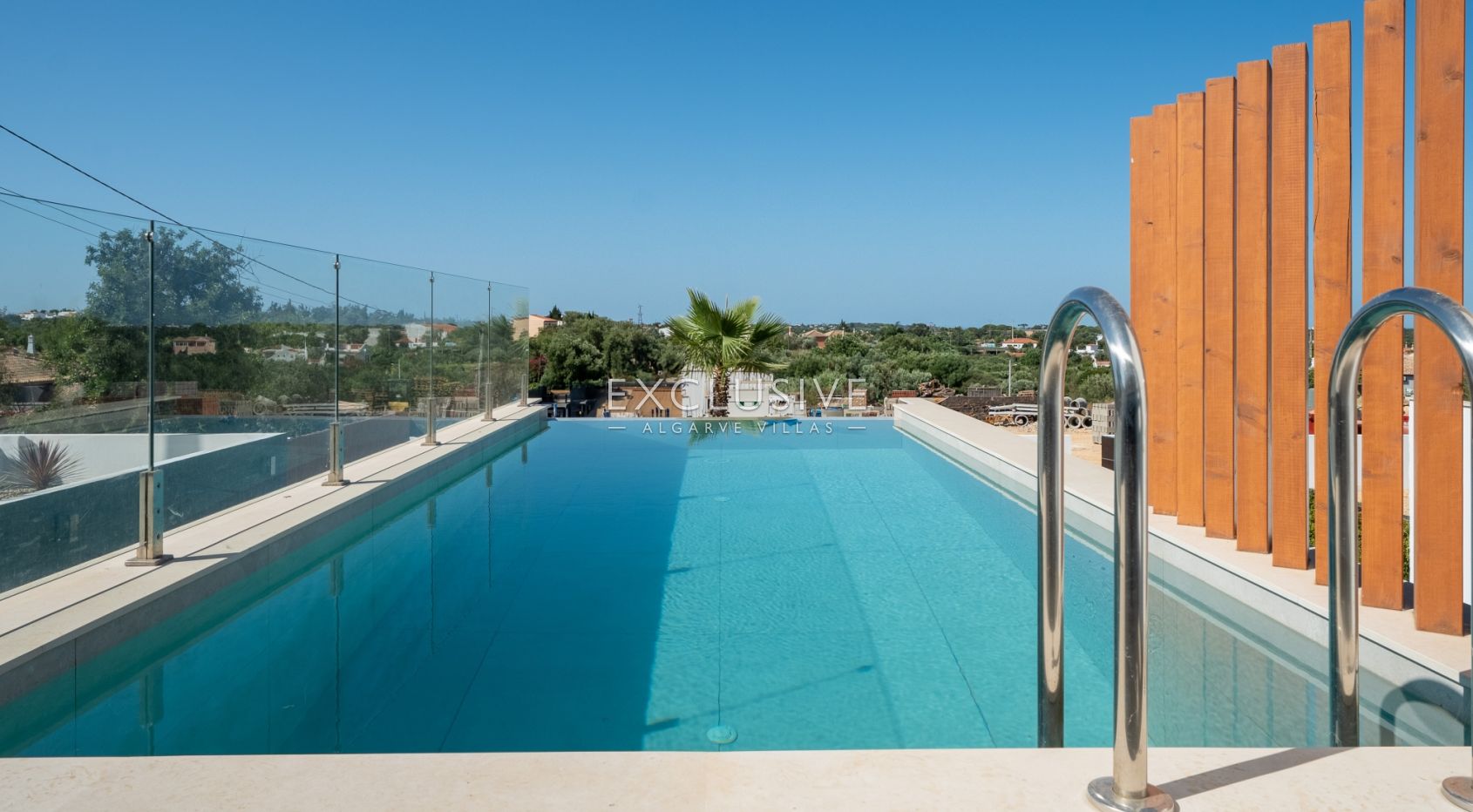 Eigentijdse villa in luxe condominium in Almancil, Algarve