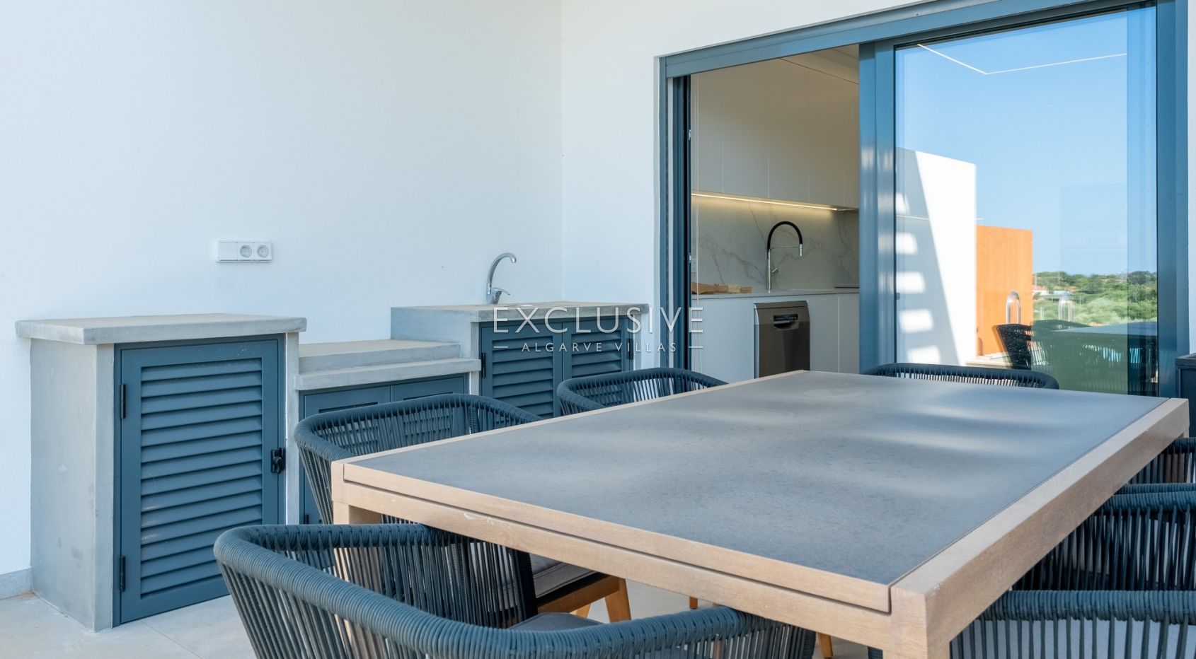 Eigentijdse villa in luxe condominium in Almancil, Algarve