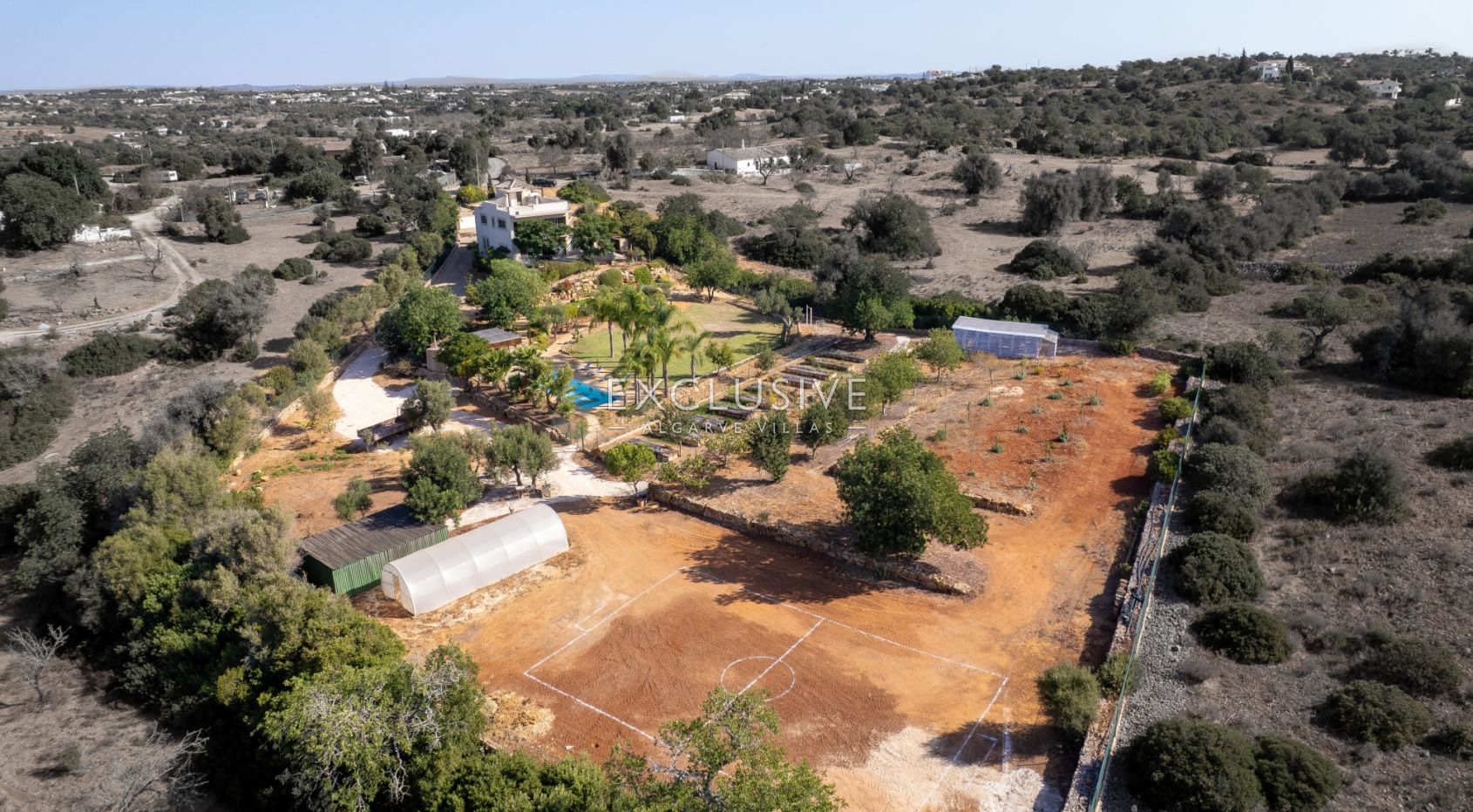 Moradia no campo V3 + 2, alta qualidade de construção, em Albufeira