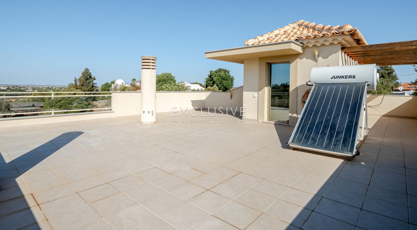 Moradia no campo V3 + 2, alta qualidade de construção, em Albufeira