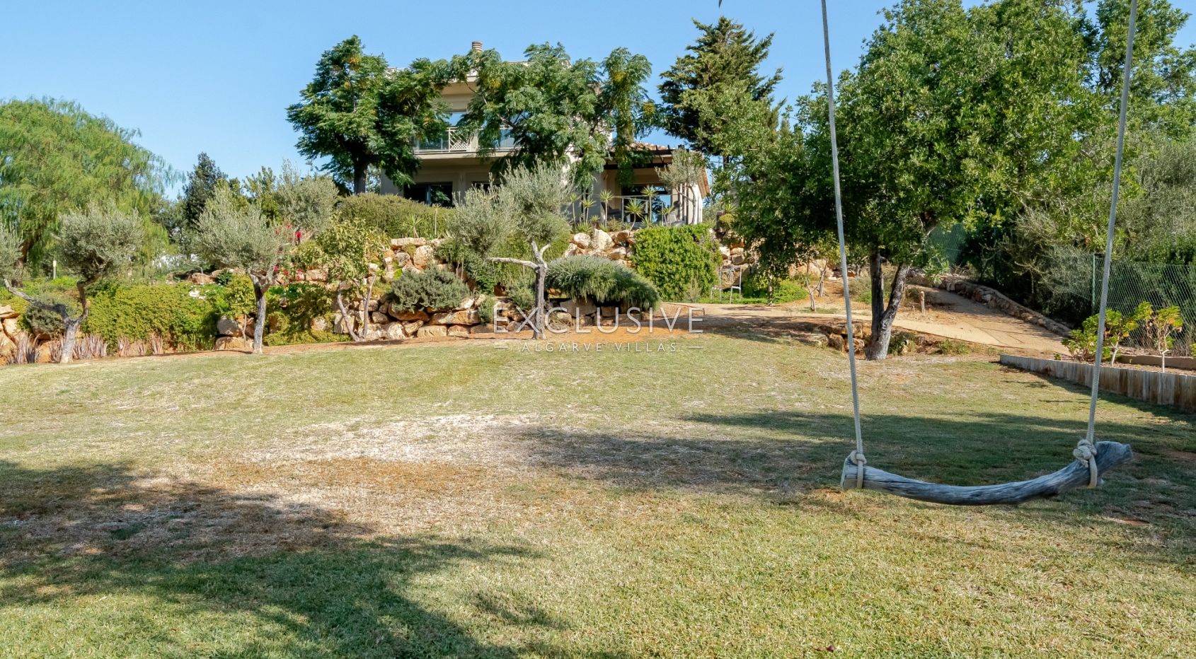 Moradia no campo V3 + 2, alta qualidade de construção, em Albufeira