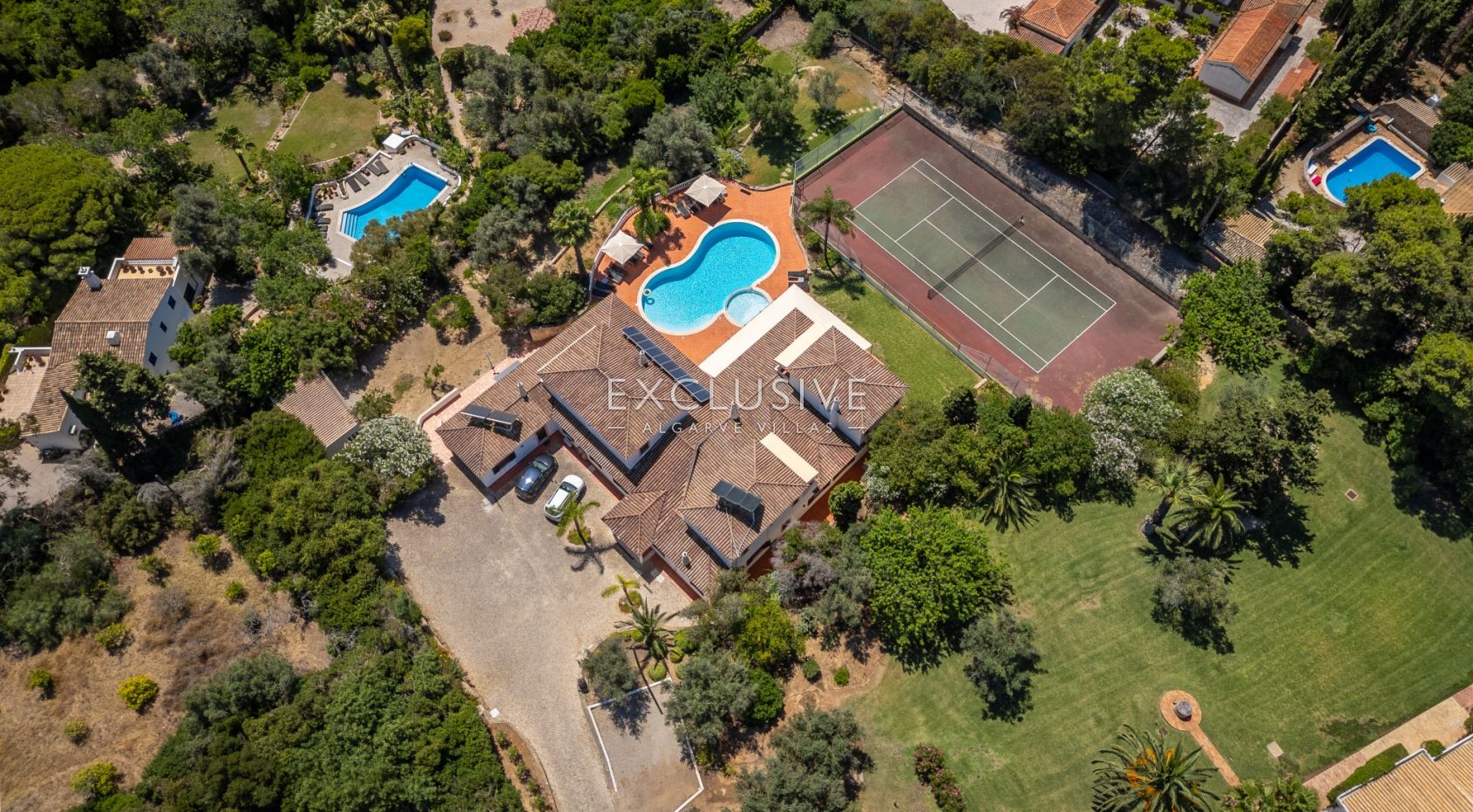 Fantástica moradia V7 com piscina e campo de ténis Carvoeiro, Algarve