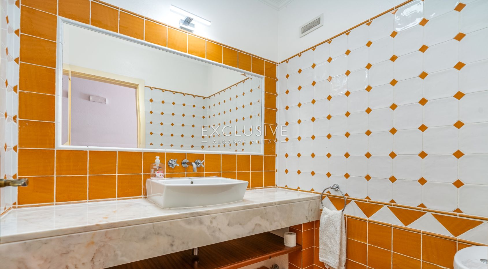 Fantástica moradia V7 com piscina e campo de ténis Carvoeiro, Algarve