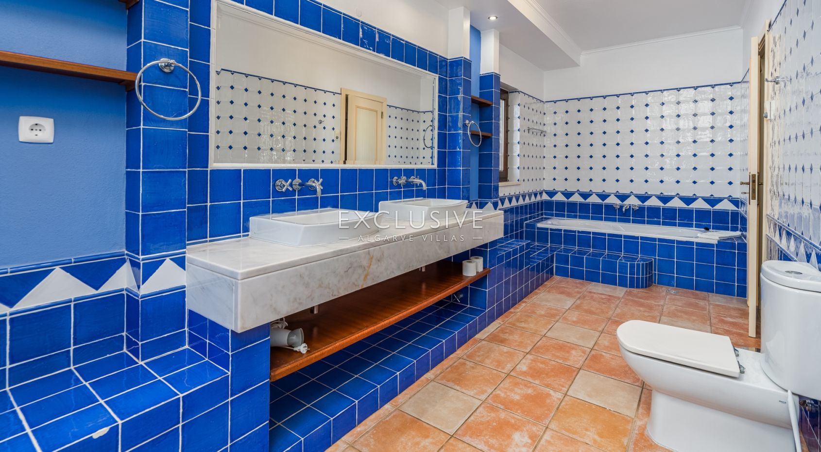 Fantástica moradia V7 com piscina e campo de ténis Carvoeiro, Algarve