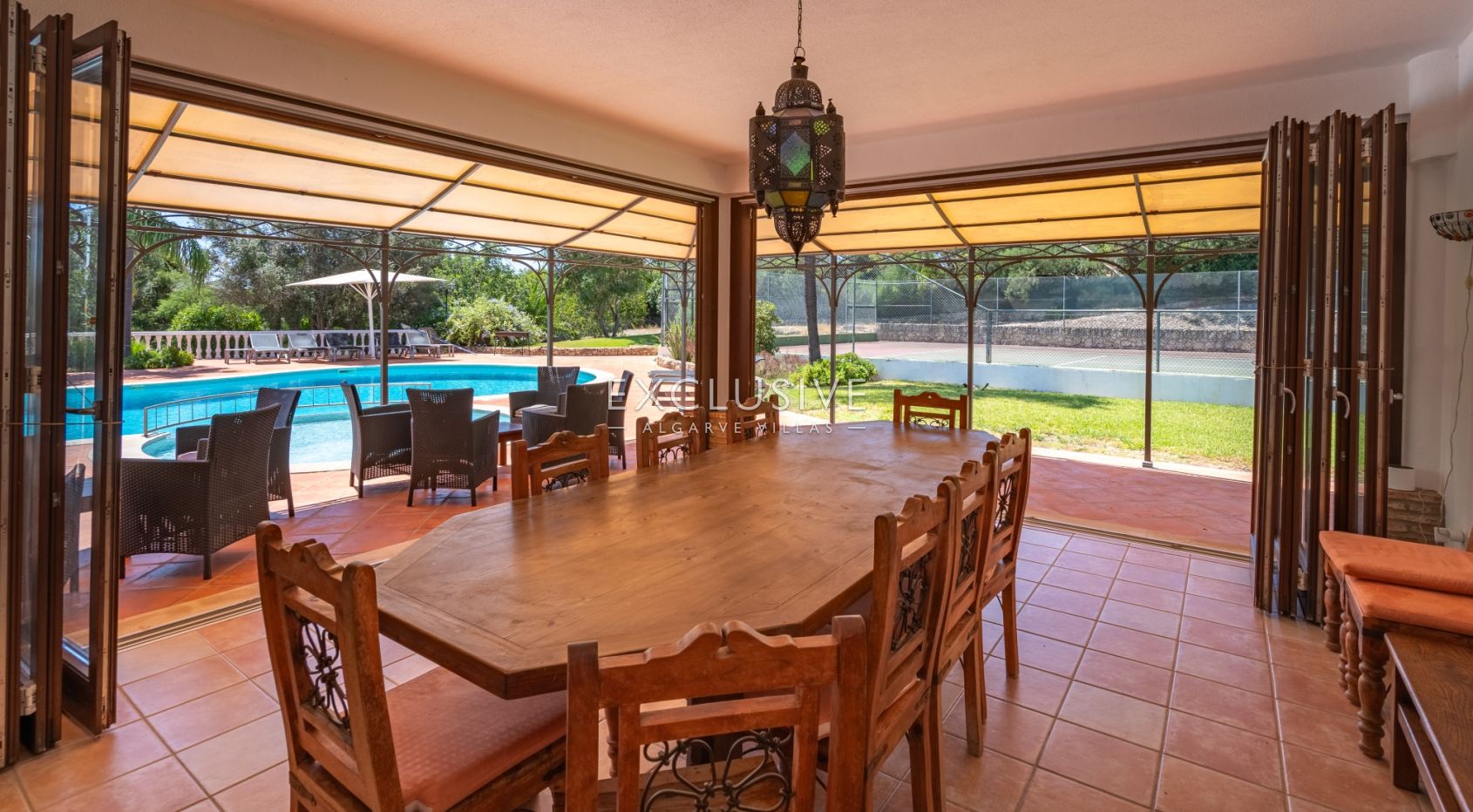 Fantástica moradia V7 com piscina e campo de ténis Carvoeiro, Algarve