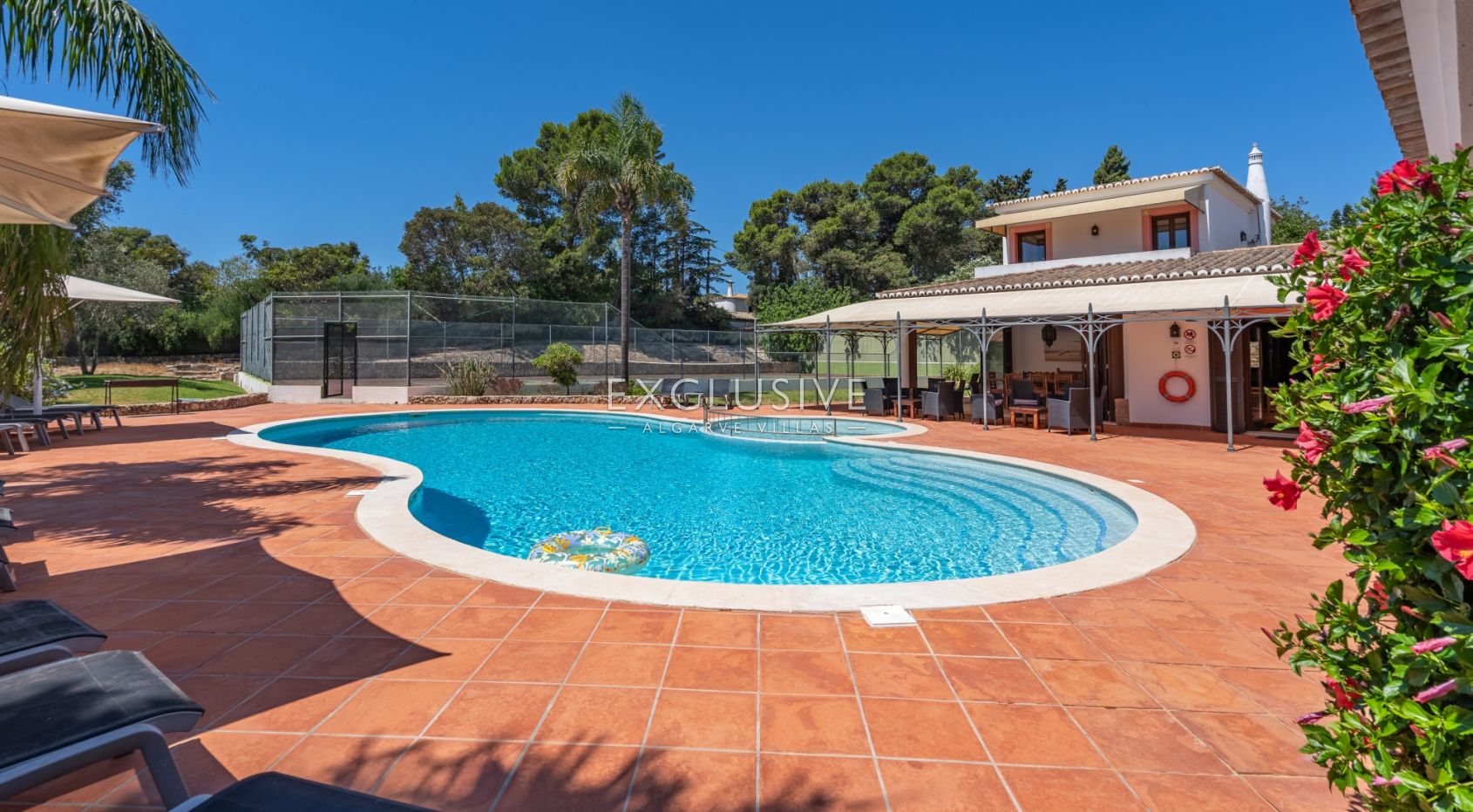 Fantástica moradia V7 com piscina e campo de ténis Carvoeiro, Algarve