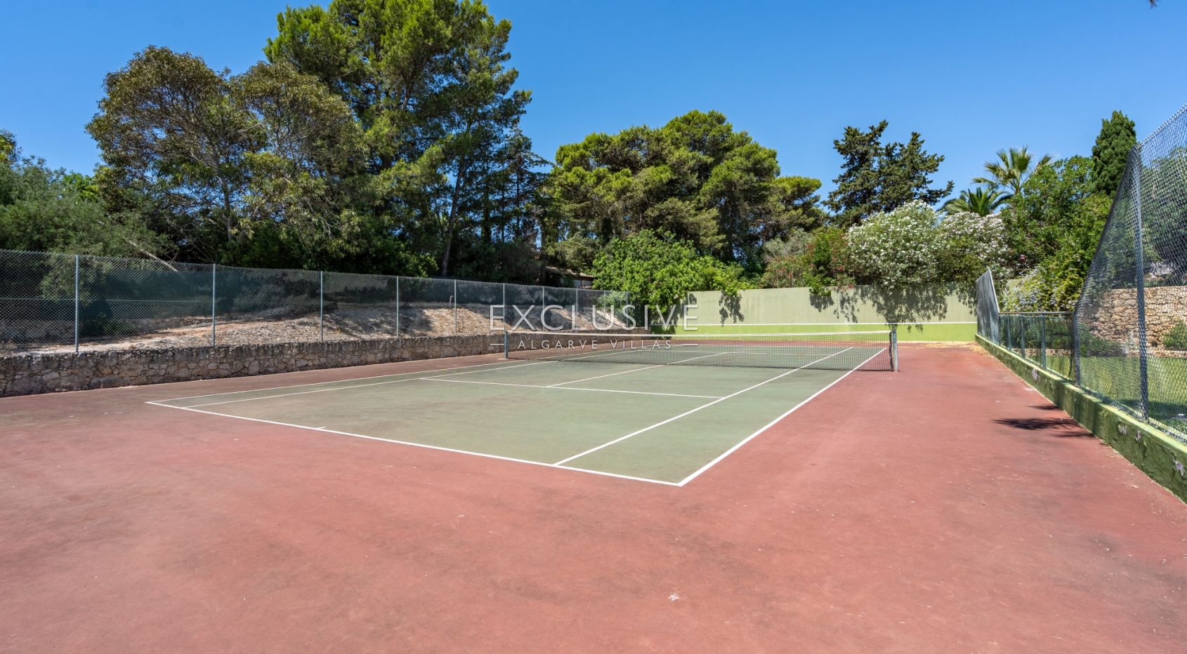 Fantástica moradia V7 com piscina e campo de ténis Carvoeiro, Algarve
