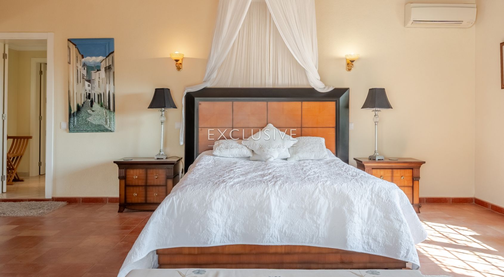 een mooie, rustige en privé 4+2 slaapkamer villa met zwembad bij Olhos de Agua,Centraal Algarve