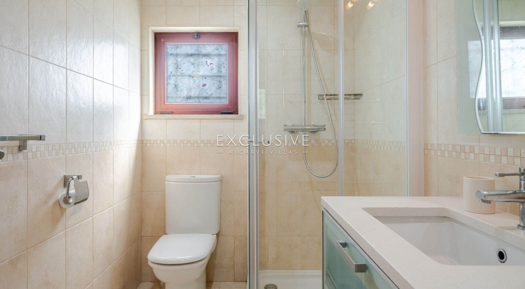 een mooie, rustige en privé 4+2 slaapkamer villa met zwembad bij Olhos de Agua,Centraal Algarve