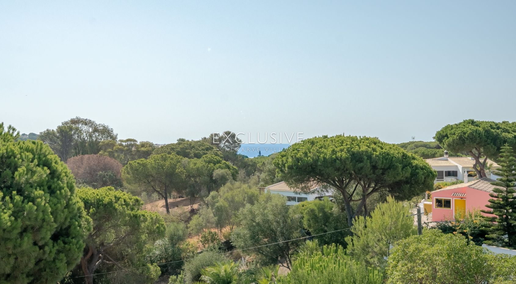 een mooie, rustige en privé 4+2 slaapkamer villa met zwembad bij Olhos de Agua,Centraal Algarve