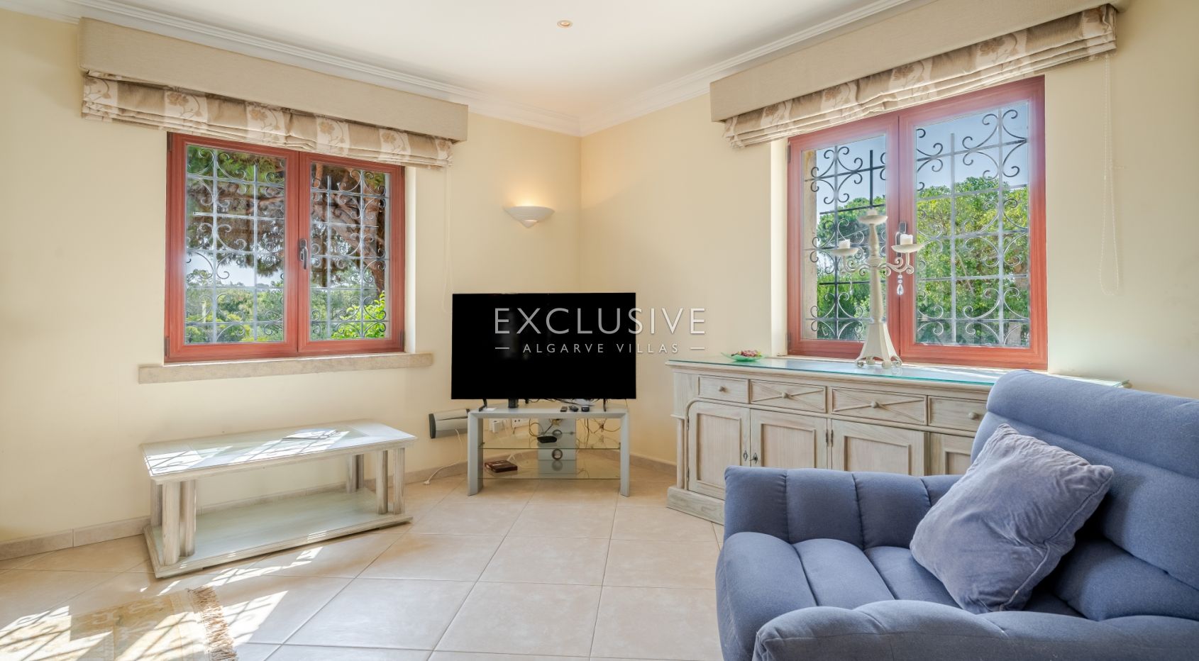 een mooie, rustige en privé 4+2 slaapkamer villa met zwembad bij Olhos de Agua,Centraal Algarve