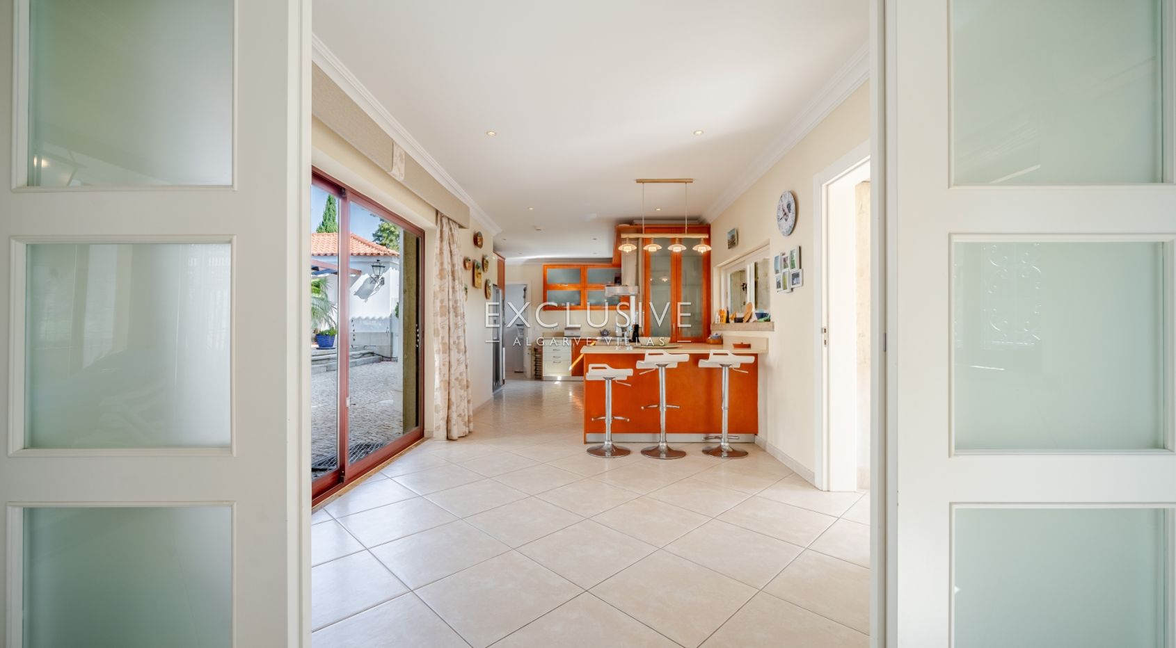 een mooie, rustige en privé 4+2 slaapkamer villa met zwembad bij Olhos de Agua,Centraal Algarve